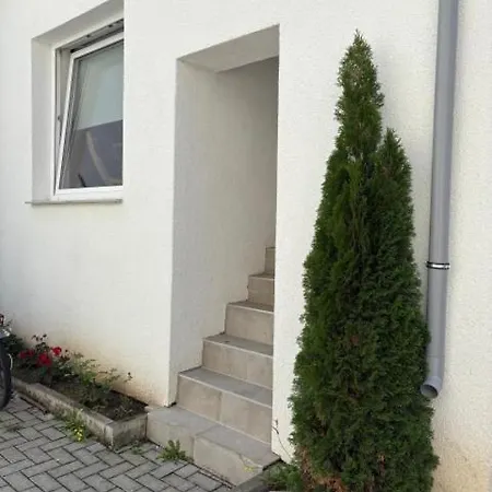 Modernes Monteurzimmer Mit Zwei Einzelbetten *